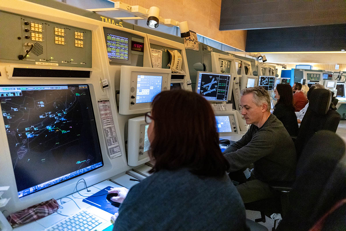 Controladores areos de ENAIRE en el Centro de Control en Barcelona. Foto: Enaire